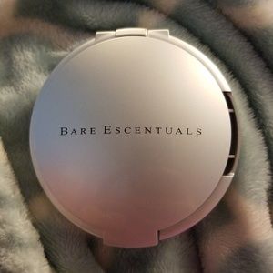 Bare Escentuals compact with brush